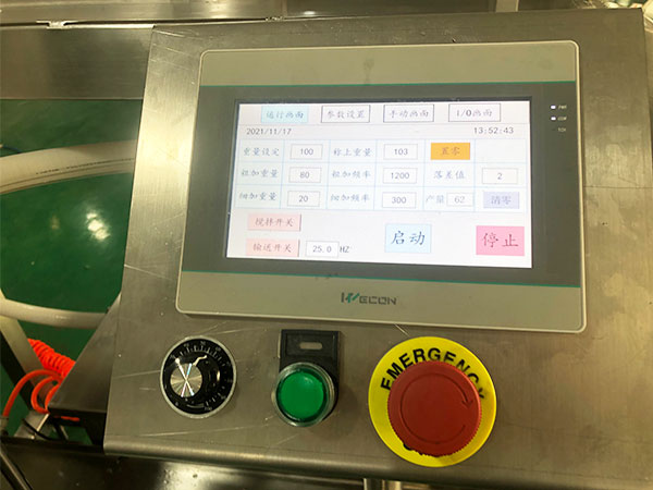 直線式醬料干濕分離灌裝機細節(jié)圖